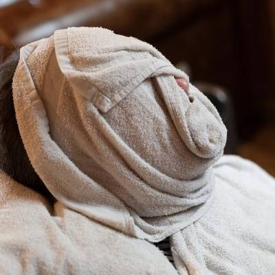 HOT TOWEL SHAVE
