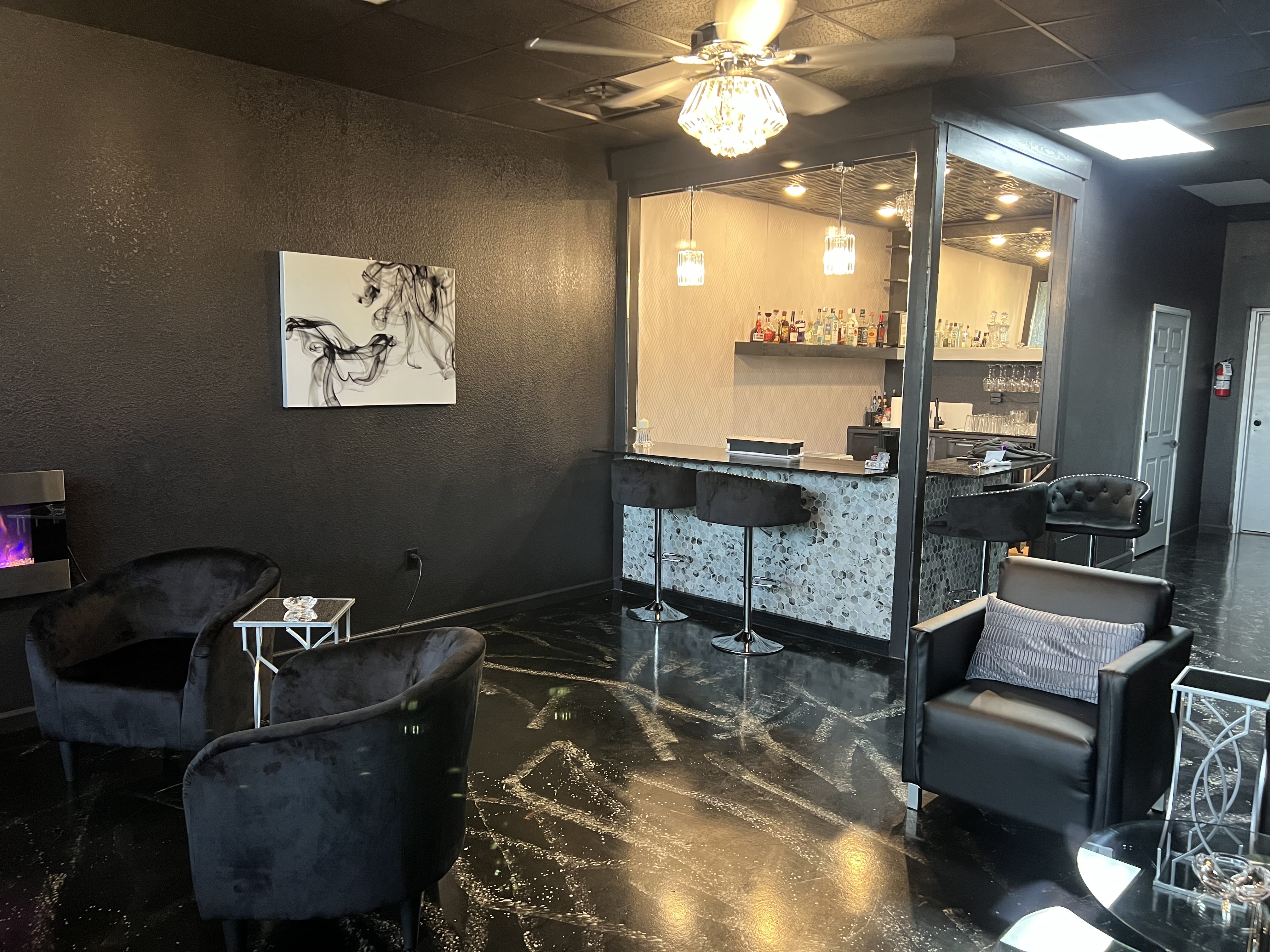 Diamonds Hookah and Cigar Lounge Offers Wine in Killeen, TX 76541