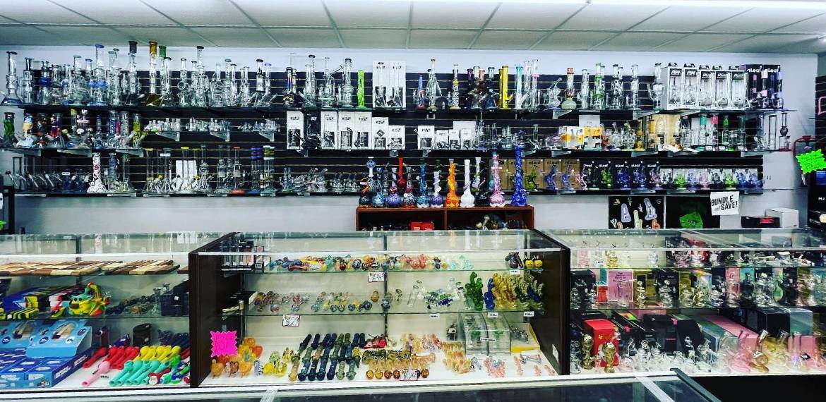 Smokers Depot 2 Offers Hookahs in Lawrence, KS 66044