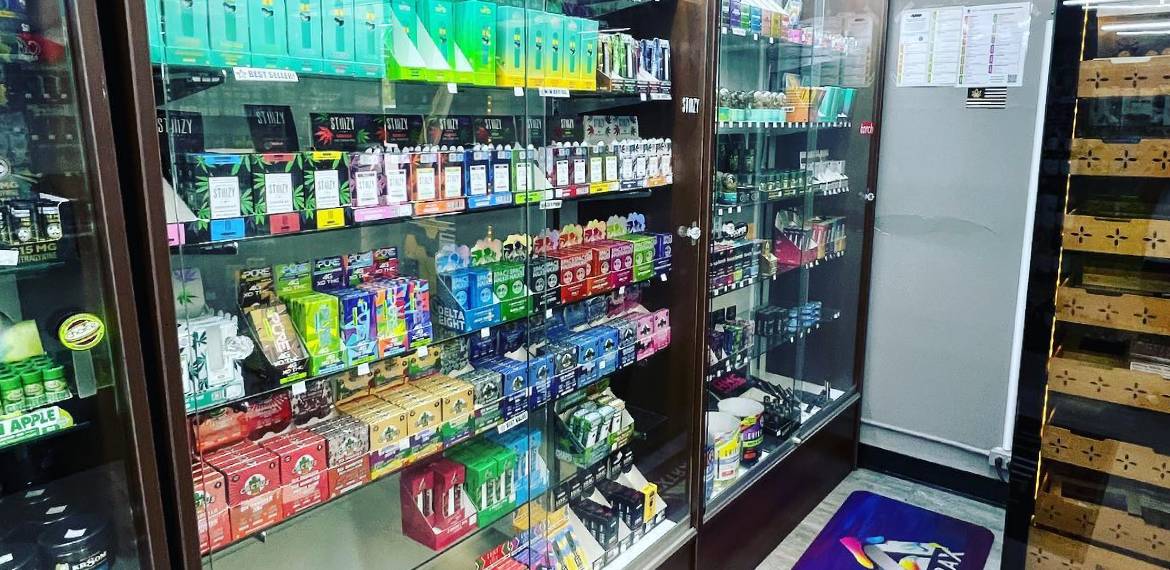 Smokers Depot 2 Offers Hookahs in Lawrence, KS 66044