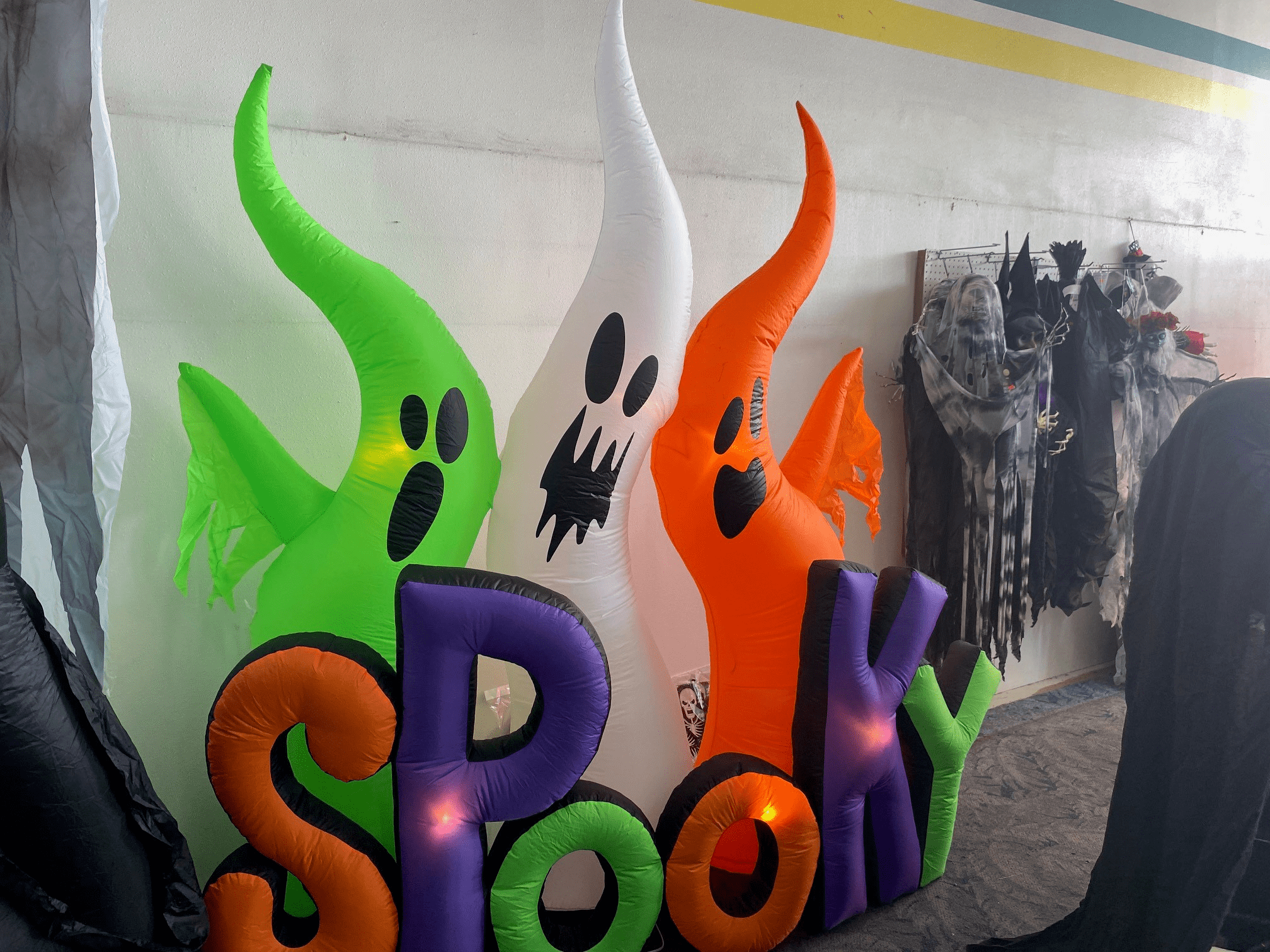 Halloween Discounters Offers Wig Accessories in Yucaipa, CA 92399