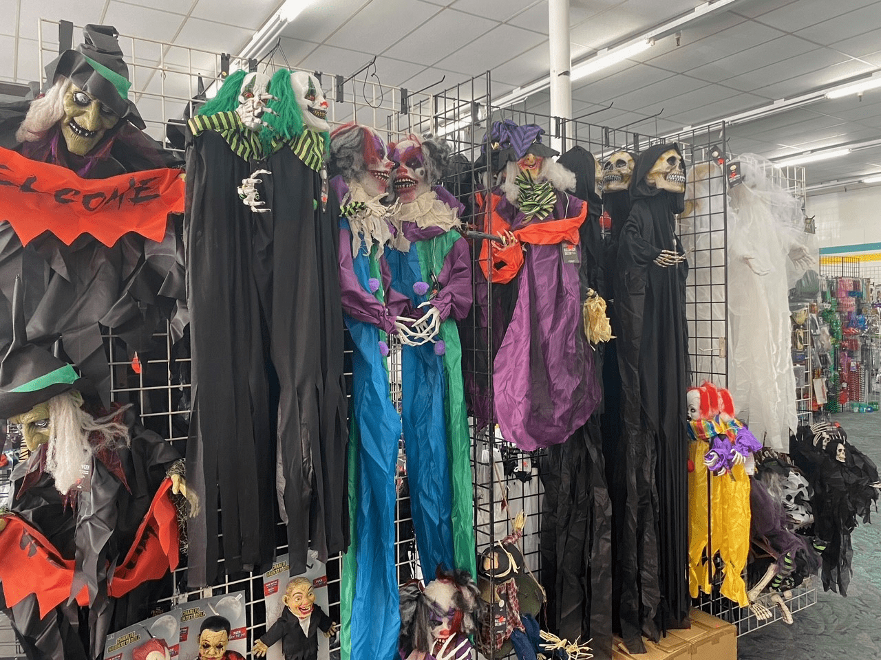 Halloween Discounters Offers Wig Accessories in Yucaipa, CA 92399
