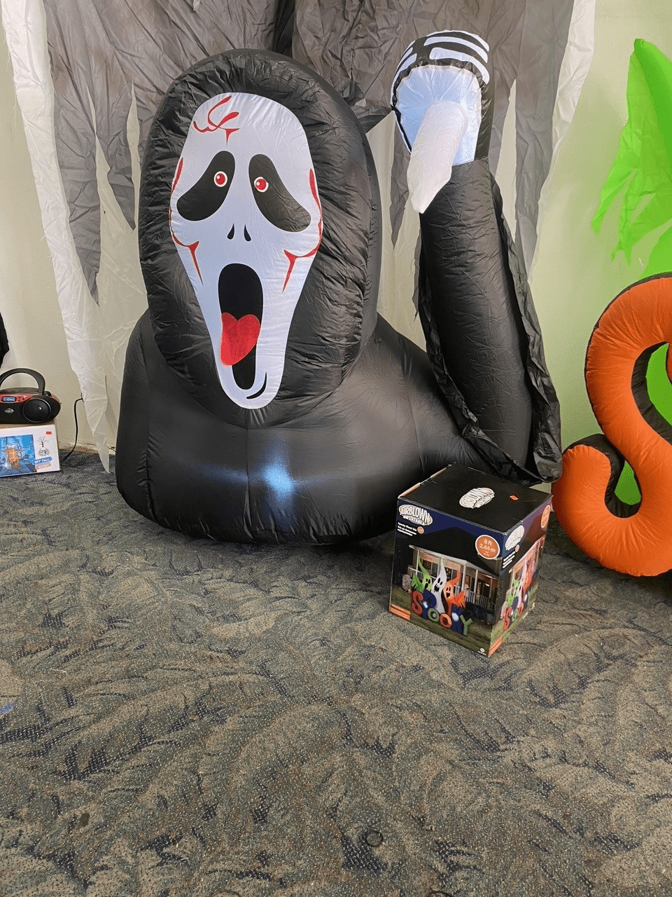 Halloween Discounters Offers Wig Accessories in Yucaipa, CA 92399