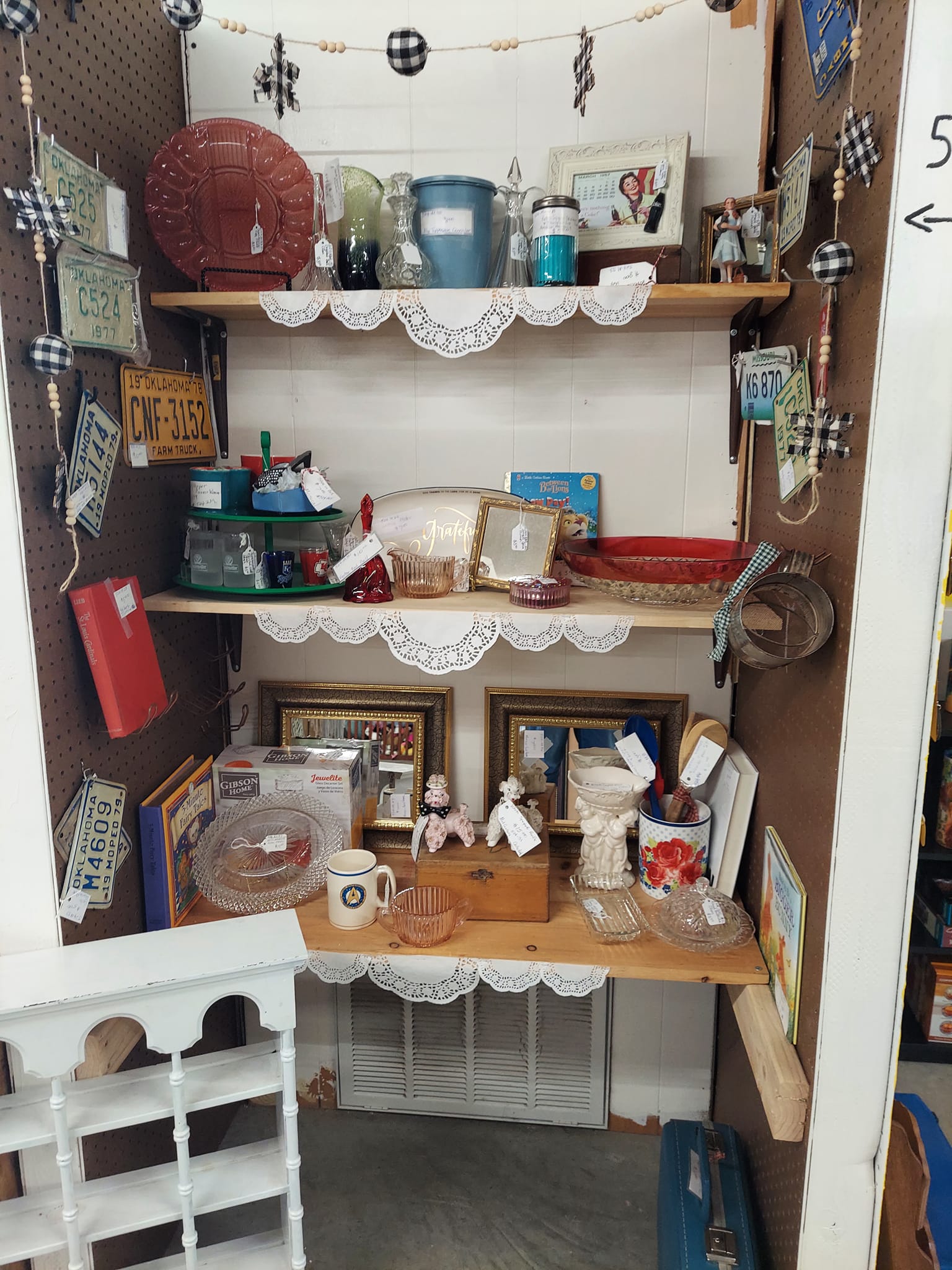 Trackside Treasures is an Indoor Flea Market in Joplin, MO 64804