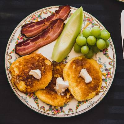 FARMHOUSE BED AND BREAKFAST
