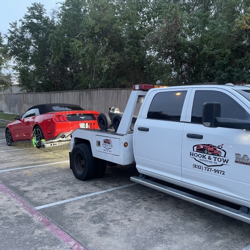Hook and Tow is a Towing Company in ster, TX 77598