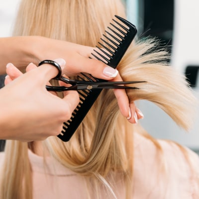 WOMEN'S HAIRCUT