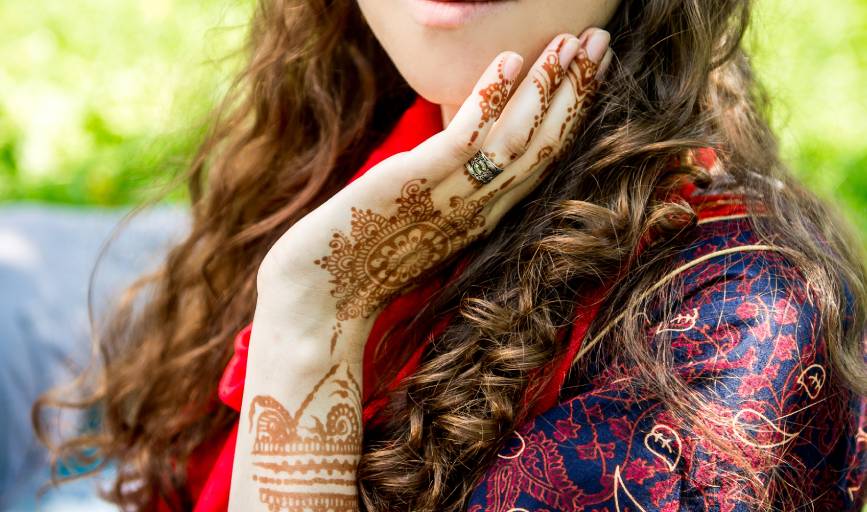 Maya's Eyebrow Threading, Lashes & Henna Design