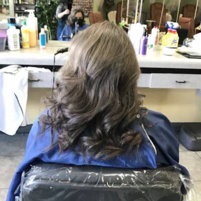 WOMEN'S HAIRCUTS