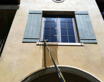 RESIDENTIAL WINDOW CLEANING