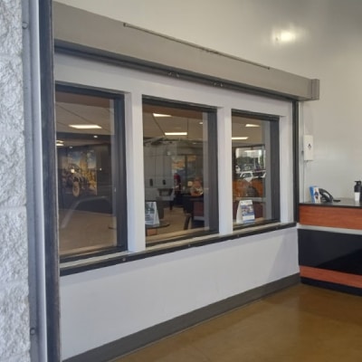 COMMERCIAL WINDOW CLEANING