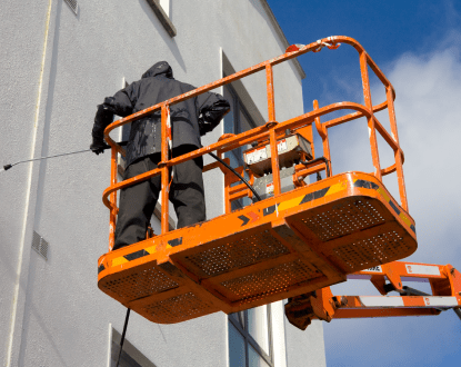 COMMERCIAL PRESSURE WASHING