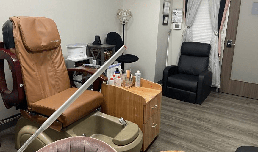 Hand 2 Toe Nail Studio