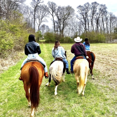 FAMILY TRAIL RIDES
