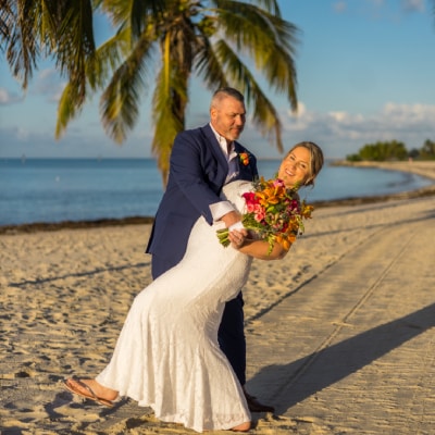 BEACH WEDDING SERVICES
