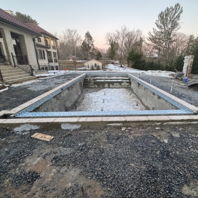 CUSTOM SWIMMING POOL