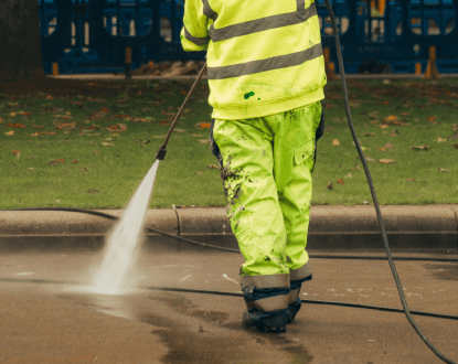 COMMERCIAL PRESSURE WASHING