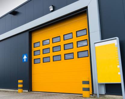 COMMERCIAL GARAGE DOOR