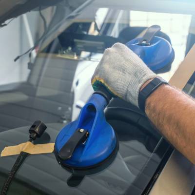AUTO GLASS INSTALLATION