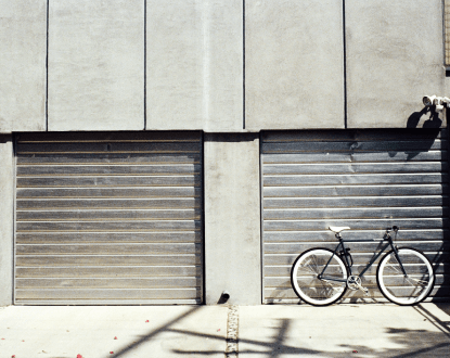 COMMERCIAL GARAGE DOOR