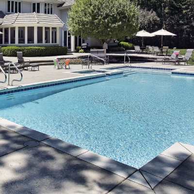 RESIDENTIAL POOL CLEANING