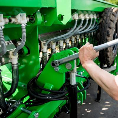 FARM EQUIPMENT REPAIR