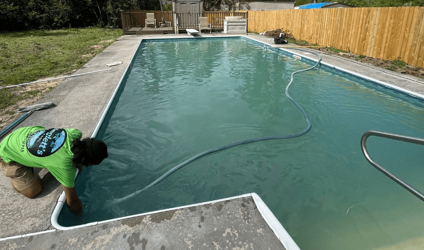 SWIMMING POOL CLEANING