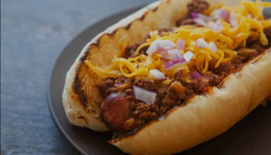 THE DIVA’S CHILI CHEESE DOG