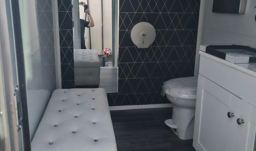 LUXURY RESTROOM RENTAL