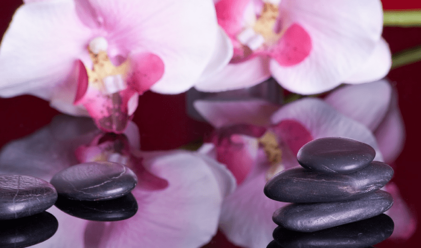 HOT STONE MASSAGE