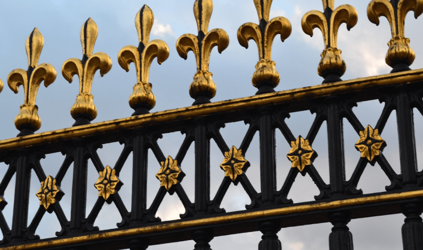 CUSTOM FENCE DESIGNS