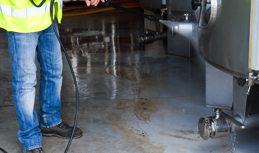 COMMERCIAL PRESSURE WASHING