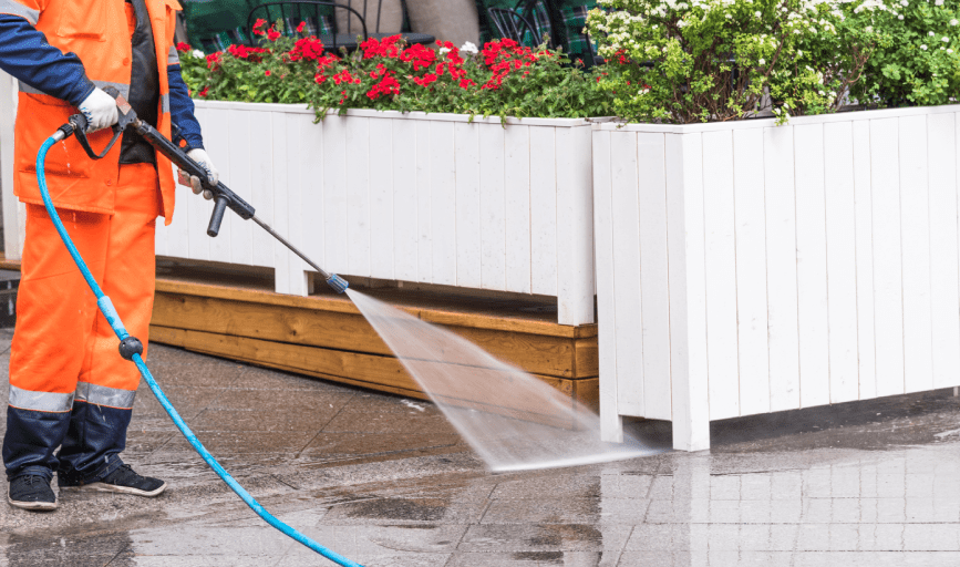 COMMERCIAL PRESSURE WASHING