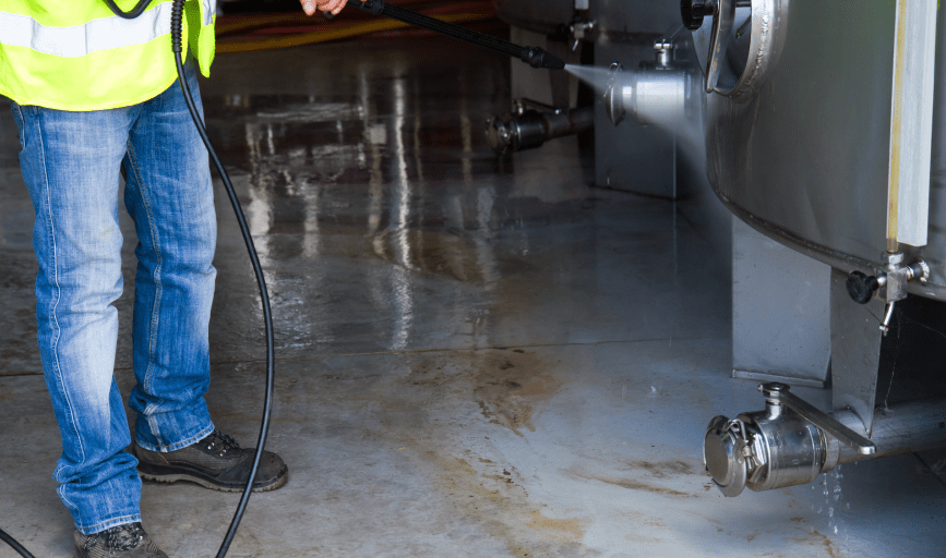 COMMERCIAL PRESSURE WASHING
