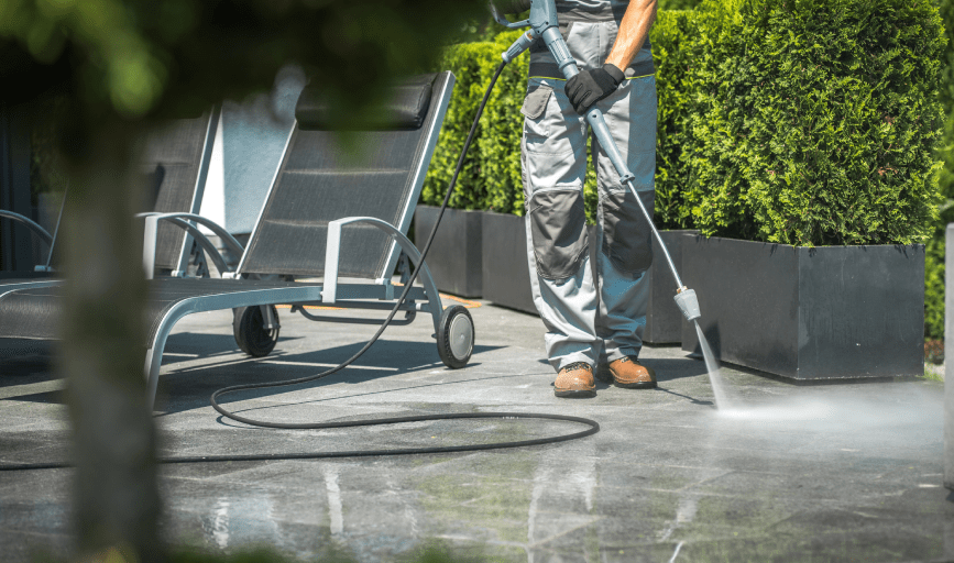 COMMERCIAL PRESSURE WASHING