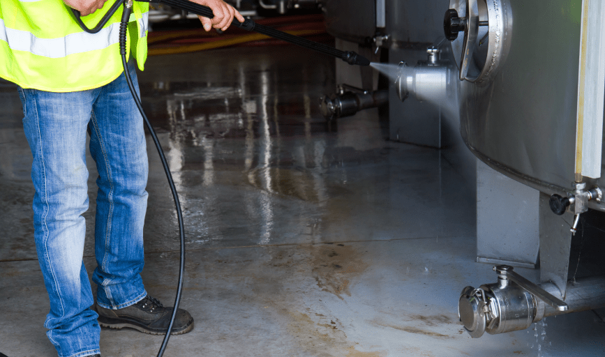 COMMERCIAL PRESSURE WASHING