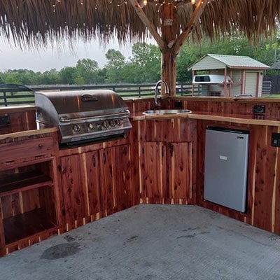 OUTDOOR KITCHEN