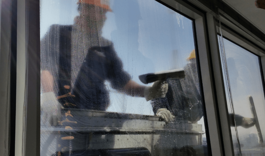 EXTERIOR WINDOW CLEANING