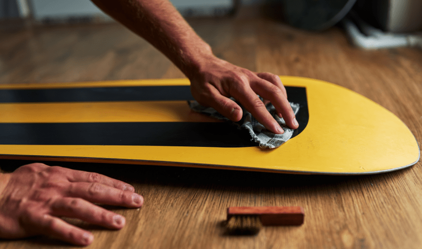 SNOWBOARD WAXING