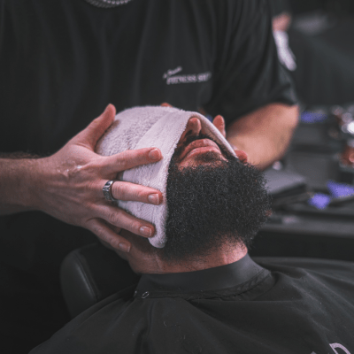 SIGNATURE CUT HOT TOWEL