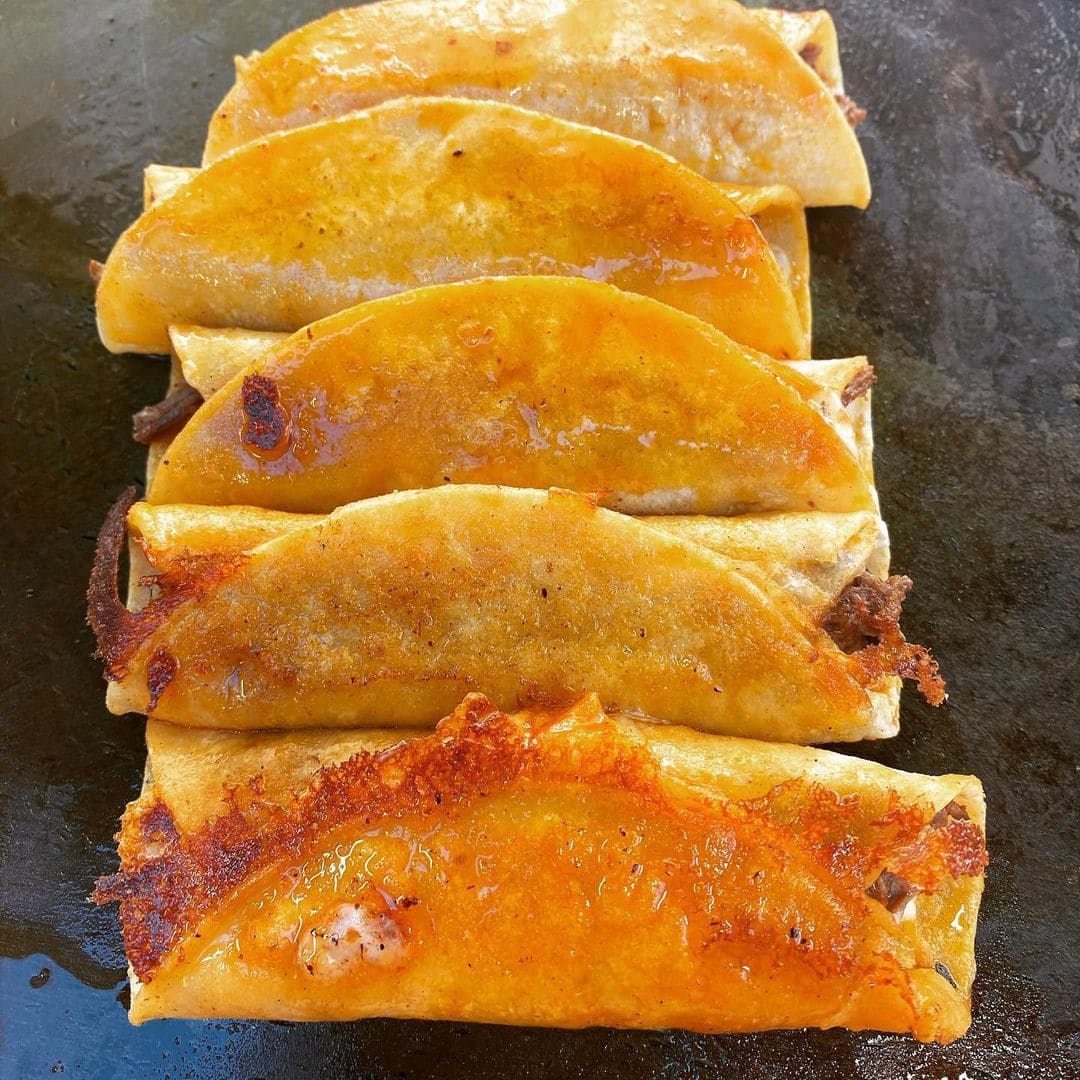 johnny-s-birria-and-tacos-is-a-taco-truck-in-los-angeles-ca-90044