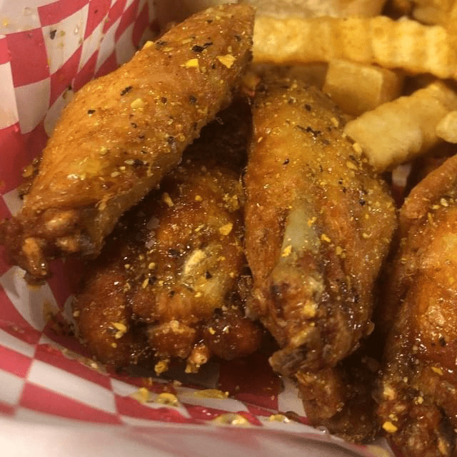 The Original Wingo's Wings and Tenders Serves Garlic Fries in Vicksburg