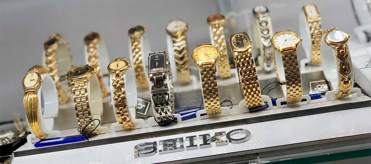 Tom's Watch & Clock Service Offers Battery Replacement in League City