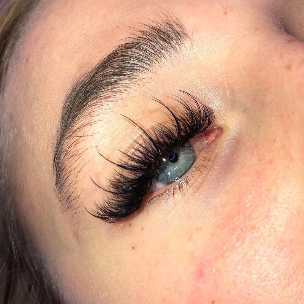 Blu Lashes Offers Full Lash Extensions in Palm Springs, CA 92264