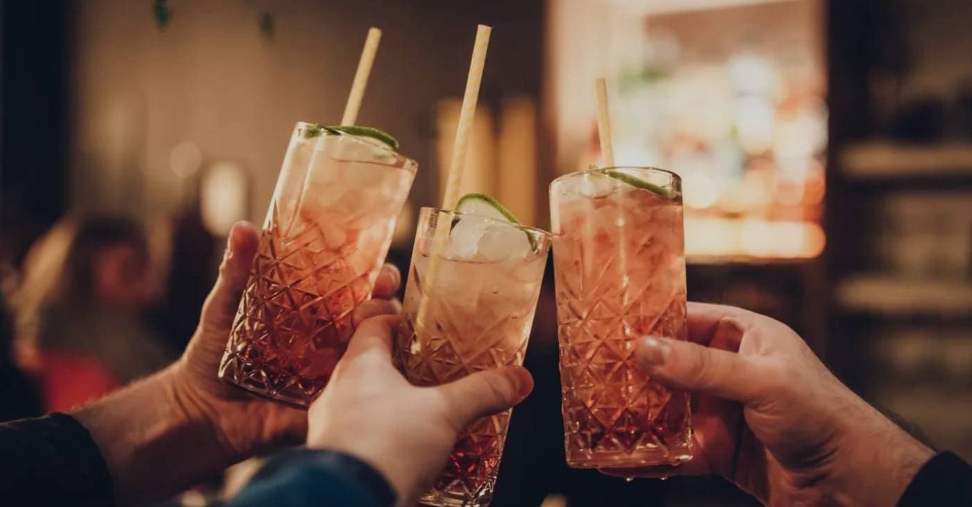 Hooz on First is a Bar in Barstow, CA 92311