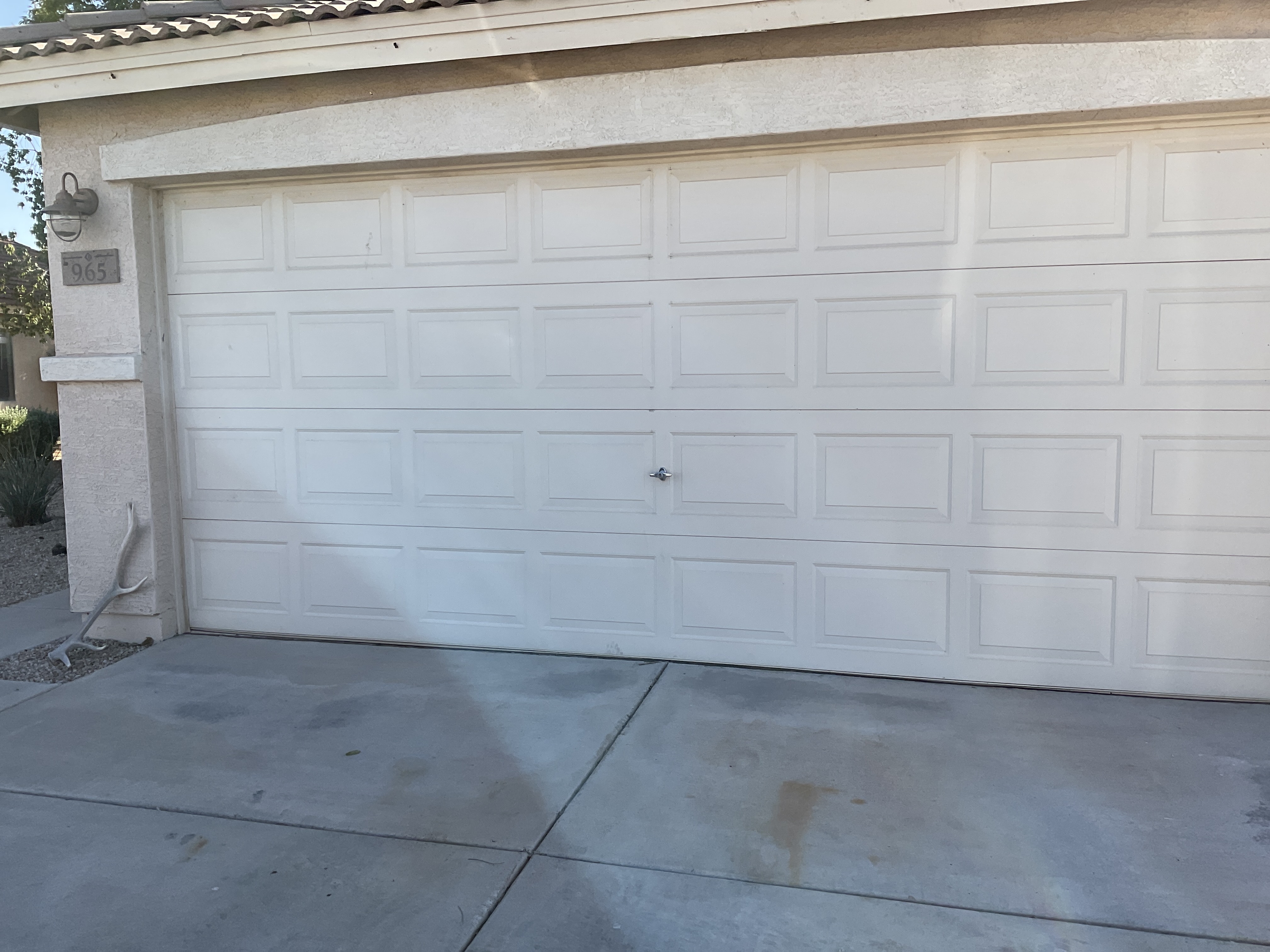 4 Peaks Garage Door Repair Installs Overhead Doors in Mesa, AZ 85208